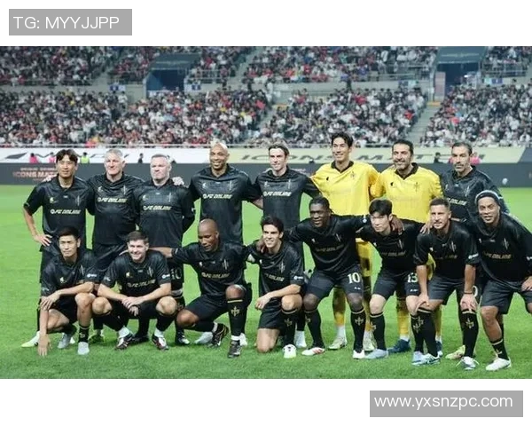 足球巨星齐聚一堂,共享辉煌瞬间的经典合影展示 足球巨星齐聚一堂,共享辉煌瞬间的经典合影展示