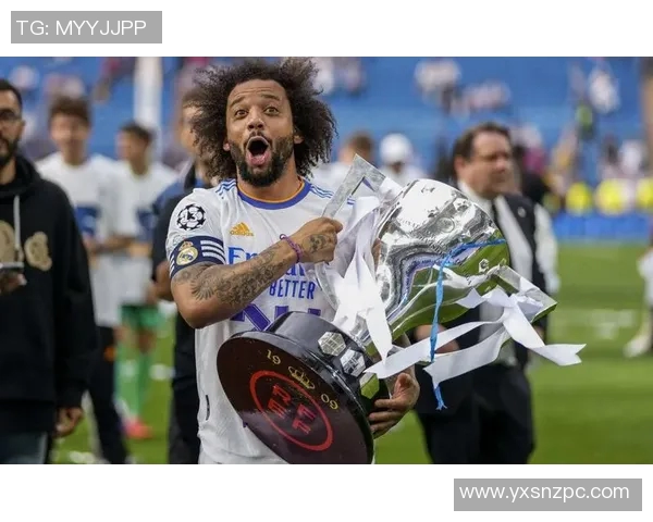 世界足坛传奇齐聚一堂 十大足球巨星合影呈现荣耀时刻 世界足坛传奇齐聚一堂 十大足球巨星合影呈现荣耀时刻