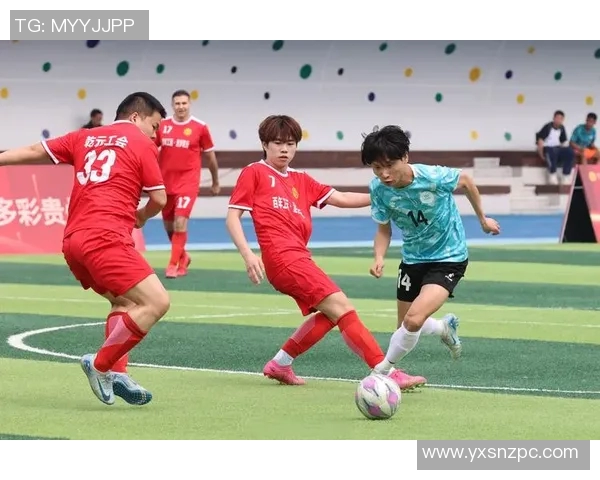 足球明星激情赛场瞬间展现力量与技巧的完美结合